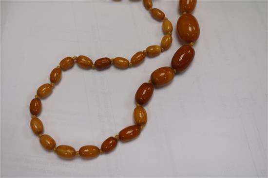 Two single strand graduated amber bead necklaces, gross weight 57grams.